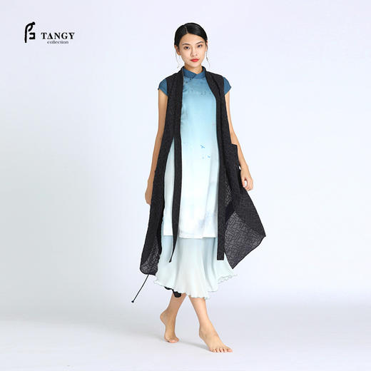 TANGY Collection/天意精品夏季新品雪傍系列提花莨弧形摆长马夹 商品图2