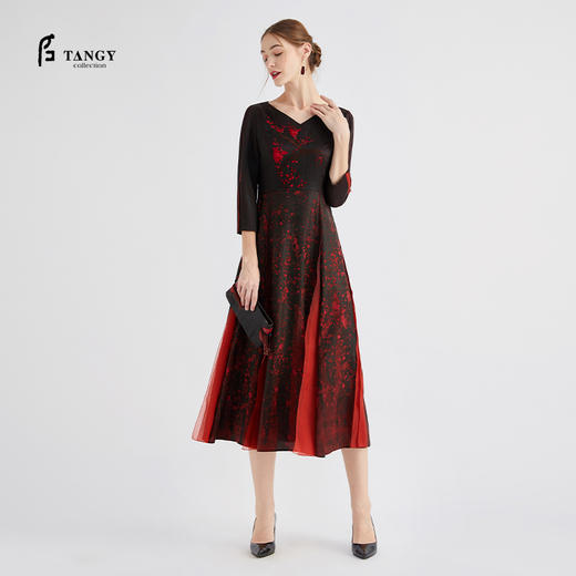 TANGY Collection/天意精品暗香系列蜡染莨绸拼接手工刺绣礼服裙 商品图0