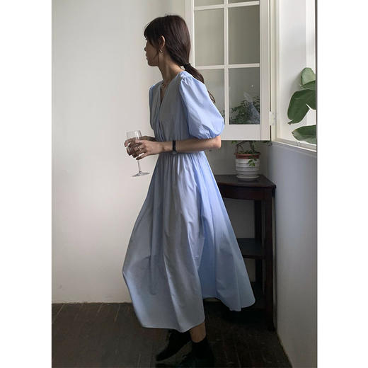 【一股秀气韵味】法式减龄连衣裙 经典V领口 简约大方 显气质 素雅4色可选 商品图1