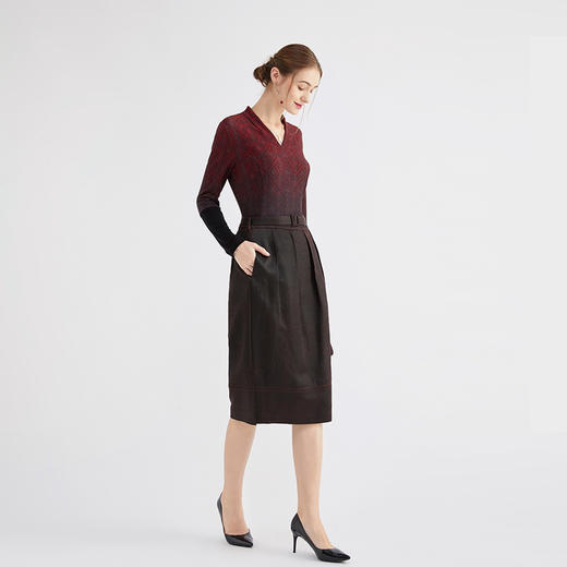 TANGY Collection/天意精品秋冬新品V领印花人棉针织休闲T恤 商品图2