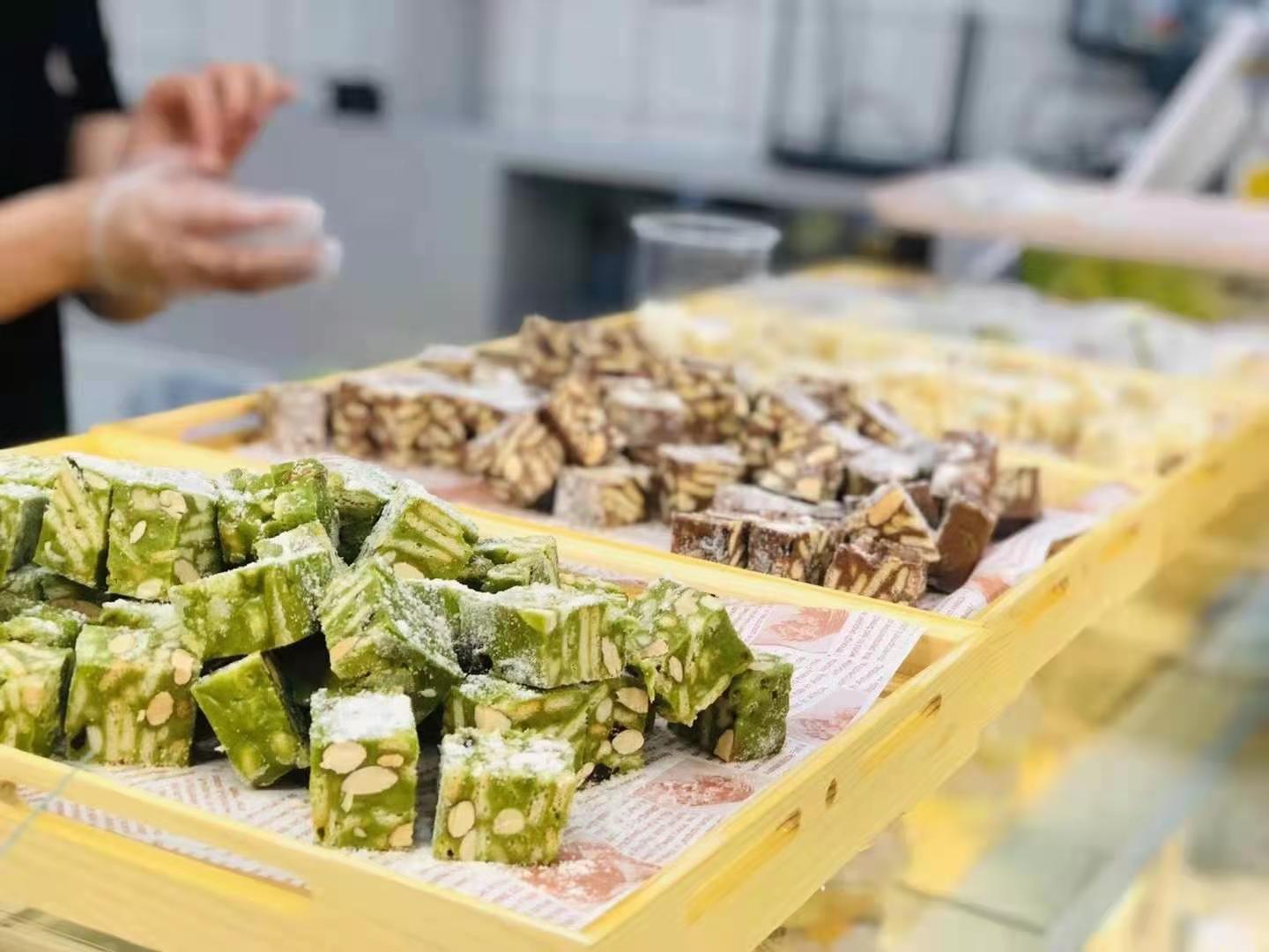 雪花酥混合装400g（法芙娜巧克力 抹茶口味 红丝绒口味 原味蔓越莓口味四种）