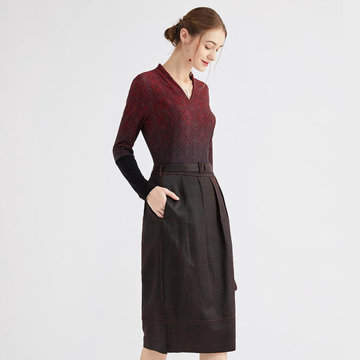 TANGY Collection/天意精品秋冬新品V领印花人棉针织休闲T恤 商品图3