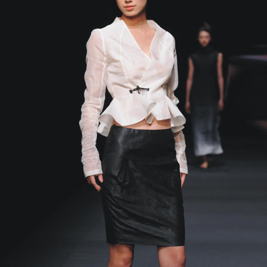 TANGY Collection/天意精品 盘扣V领真丝柯纱拼接短外套 商品图0