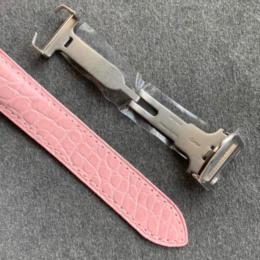 zui高版本 卡地亚TANK坦克系列 新款银色 原装折叠扣 美洲鳄鱼皮 瑞士朗达石英机芯。 商品图6