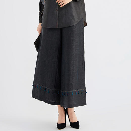 TANGY Collection/天意精品秋冬新品芦野系列兰莨一字扣流苏长裤 商品图1