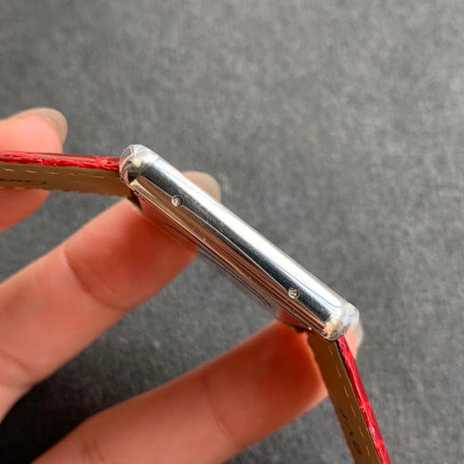 zui高版本 卡地亚TANK坦克系列 新款银色 原装折叠扣 美洲鳄鱼皮 瑞士朗达石英机芯。 商品图4