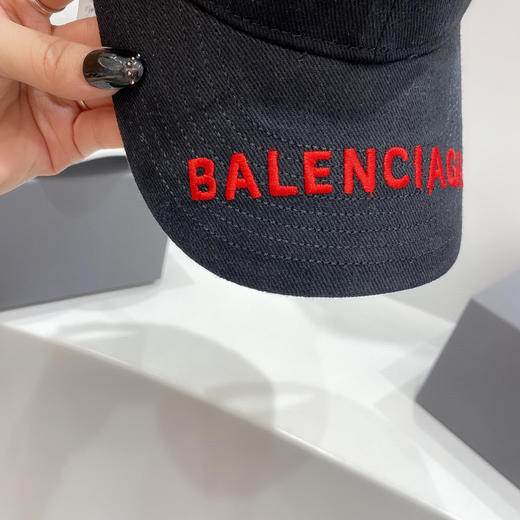 巴黎世家BALENCIAGA棒球帽-黑色帽檐红字 商品图3