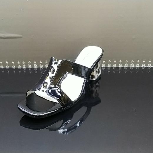 lfgj jeans BD803夏季性感魅惑漆皮豹纹水晶粗跟凉鞋 商品图0