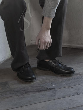 Cherevichkiotvichki 男士黑色小牛皮德比鞋