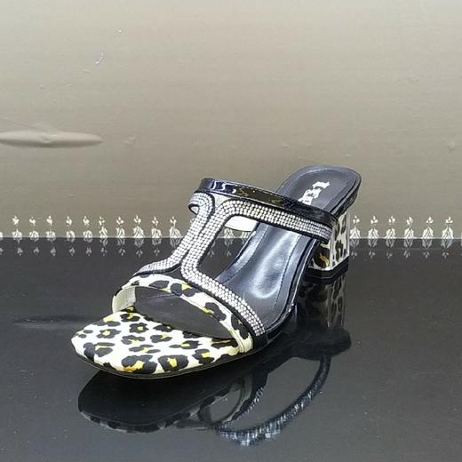 lfgj jeans BD804夏季性感魅惑漆皮豹纹闪钻水晶粗跟凉鞋 商品图0