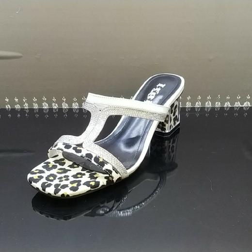 lfgj jeans BD804夏季性感魅惑漆皮豹纹闪钻水晶粗跟凉鞋 商品图6