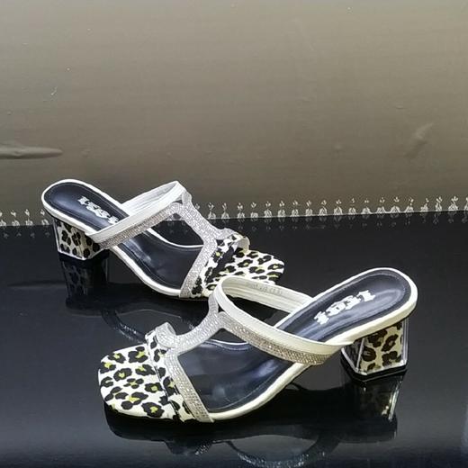 lfgj jeans BD804夏季性感魅惑漆皮豹纹闪钻水晶粗跟凉鞋 商品图11