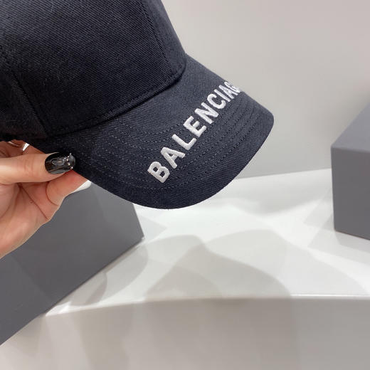 巴黎世家BALENCIAGA棒球帽-黑色帽檐刺绣 商品图3