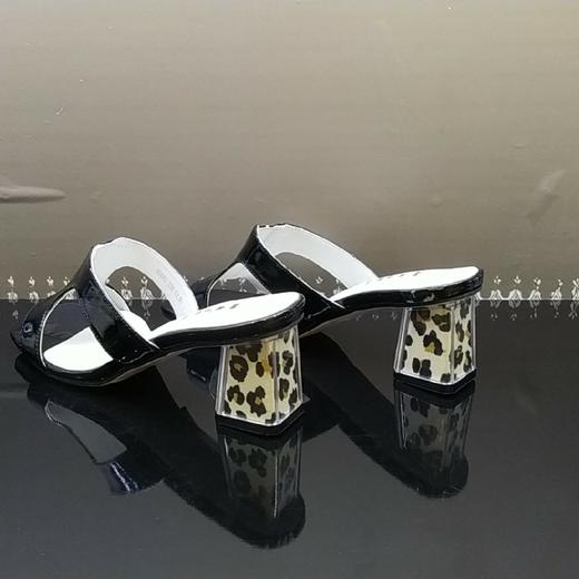 lfgj jeans BD803夏季性感魅惑漆皮豹纹水晶粗跟凉鞋 商品图4