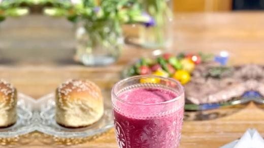 甜菜香蕉牛奶饮、低温慢煮牛排配芦笋小番茄、小餐包【我用早餐叫醒你-12】 商品图0