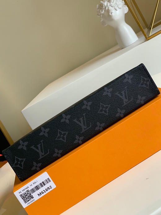 原单新款LV手包M61692 POCHETTE VOYAGE 中号手袋、帆布裁制而成 商品图5