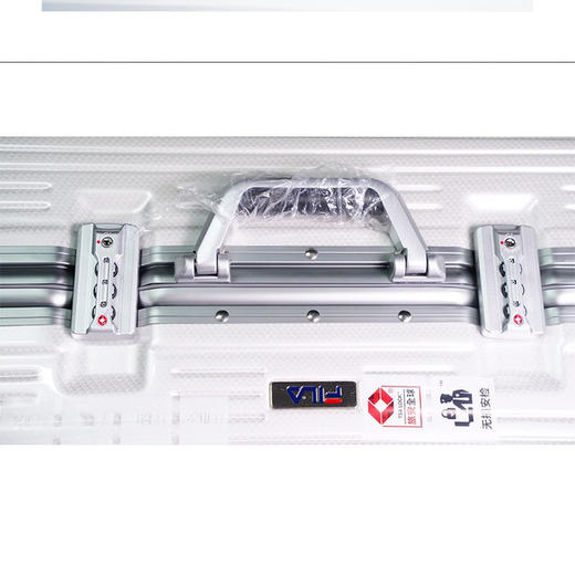 FILA霸气旅行箱 铝框 三把海关锁 原价不菲 绝对机场的焦点 商品图12