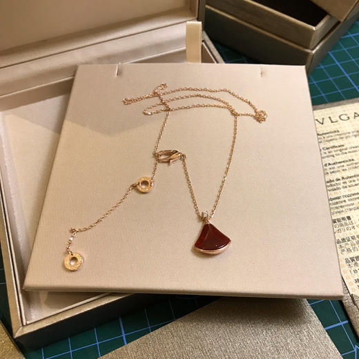 宝格丽小红裙扇子项链 商品图5