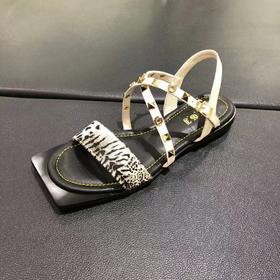 lFGJ 3860方头细带时尚铆钉个性女凉鞋