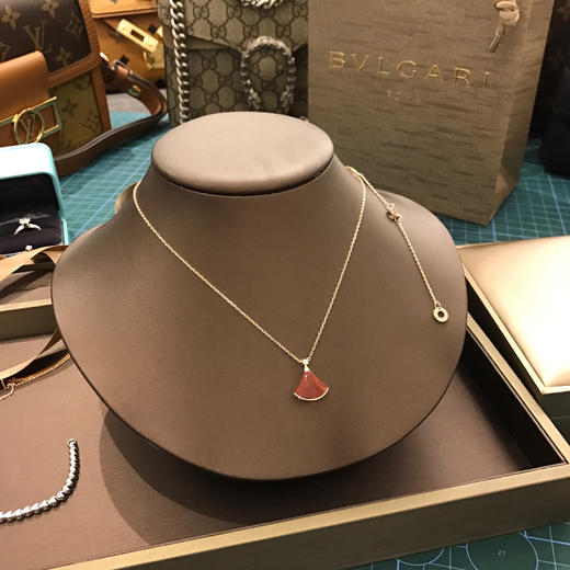 宝格丽小红裙扇子项链 商品图3