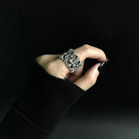 克罗心圆墓葬戒指