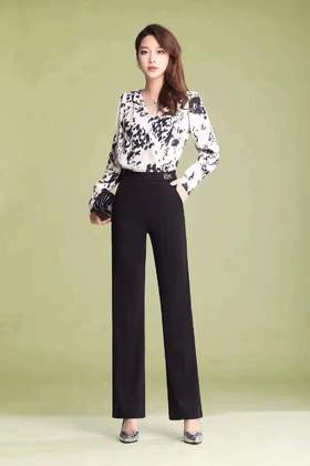 露婷玉女士筒喇裤货号：10524