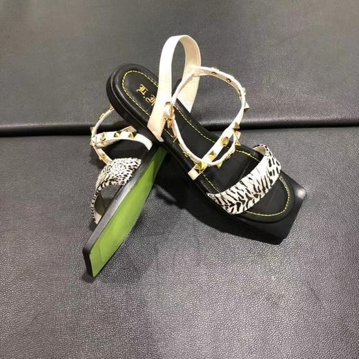 lFGJ 3860方头细带时尚铆钉个性女凉鞋 商品图2