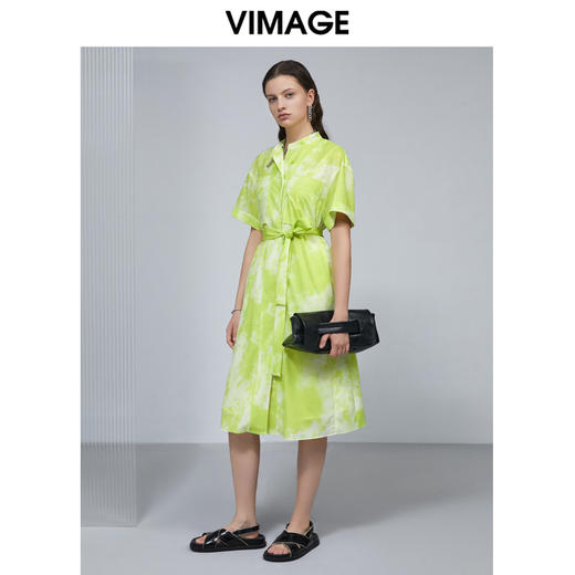 VIMAGE纬漫纪夏季印花系带收腰过膝连衣裙V1507146 商品图1