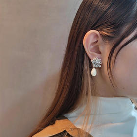 北京仓｜DUBLOS-Lagrima-象牙色（梅花） 耳环  [西班牙设计师]