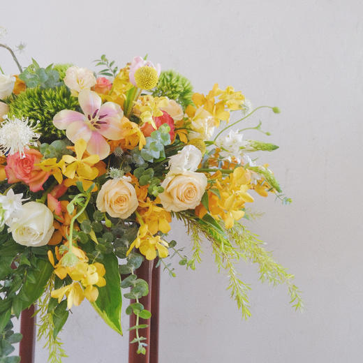 「鹏程万里」-暖色系会议讲台花 商品图1