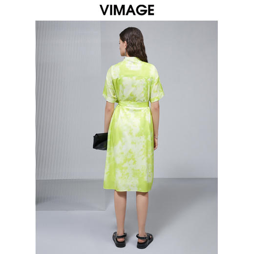 VIMAGE纬漫纪夏季印花系带收腰过膝连衣裙V1507146 商品图3