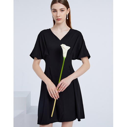 EITIE爱特爱夏季新款洋气百搭舒适轻薄收腰显瘦A字连衣裙女B2107728 商品图6