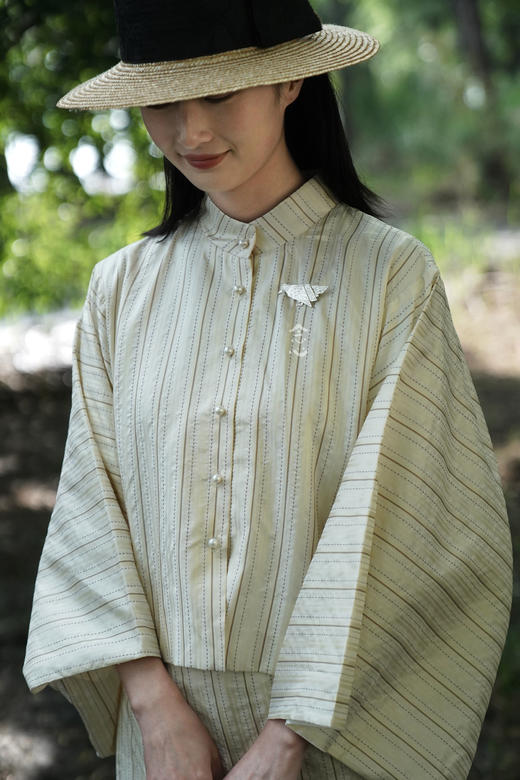 錾刻千纸鹤银色胸针 商品图2