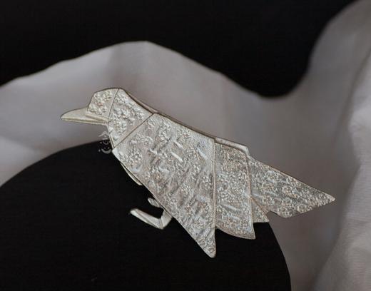 錾刻千纸鹤银色胸针 商品图1