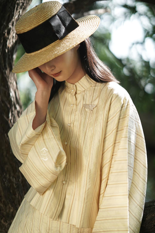 錾刻千纸鹤银色胸针 商品图3