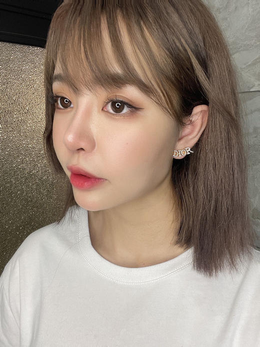 DIOR迪奥满钻字母耳钉耳环 商品图4