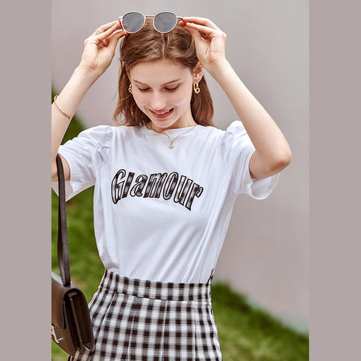 欧芮儿白色圆领t恤女2021新款灯笼袖时尚贴布绣字母休闲上衣 商品图0