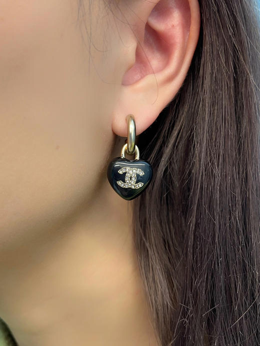 CHANEL香奈儿双c黑色桃心耳钉耳环 商品图0