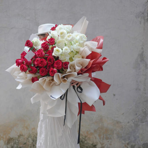 「白月光与朱砂痣」 -99朵玫瑰花束 商品图1