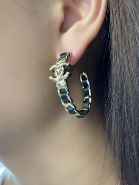 CHANEL香奈儿双c黑皮绳耳钉耳环