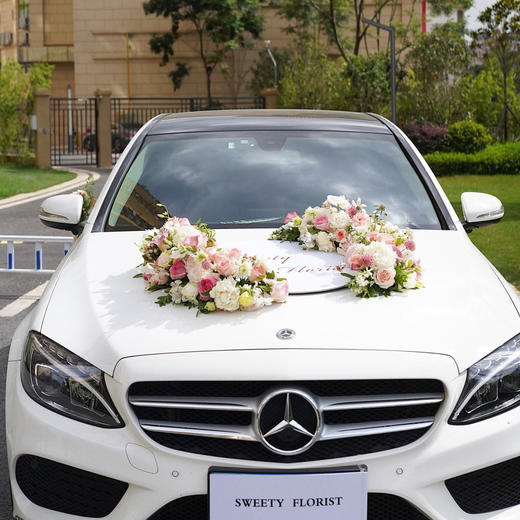 天生一对粉白色圆形混婚车