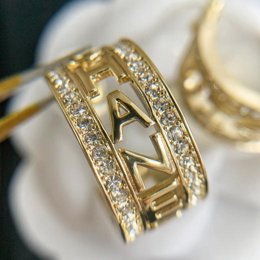 CHANEL香奈儿金色字母镂空耳钉耳环 商品图4