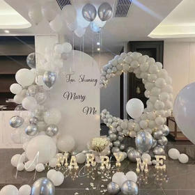 「亲密爱人」-银白色求婚布置