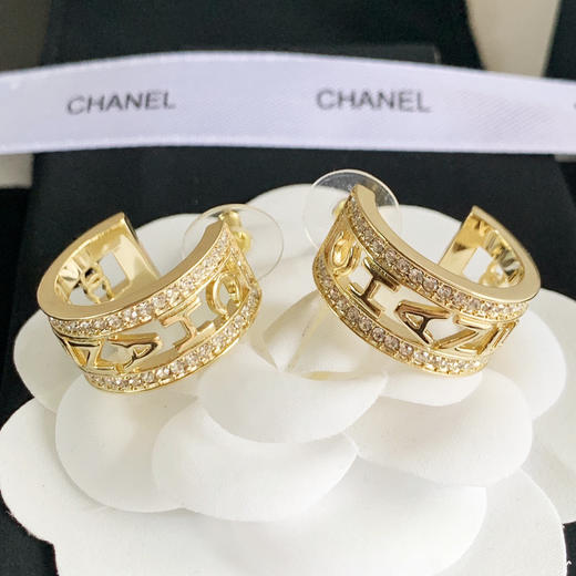 CHANEL香奈儿金色字母镂空耳钉耳环 商品图3