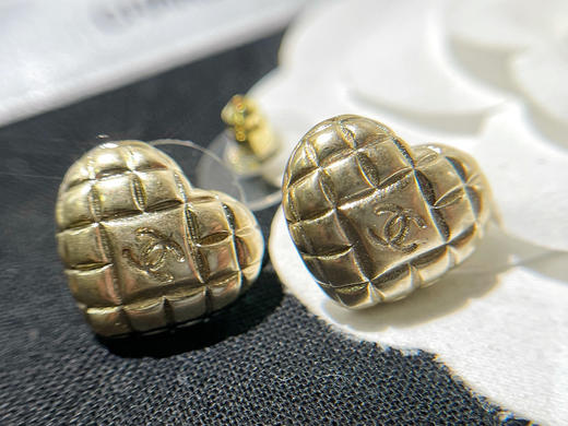 CHANEL香奈儿双c菱格桃心耳钉耳环 商品图8