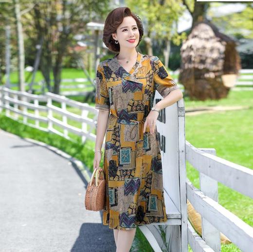 【服饰鞋包】夏装气质雪纺连衣裙 中年妇女装 商品图0