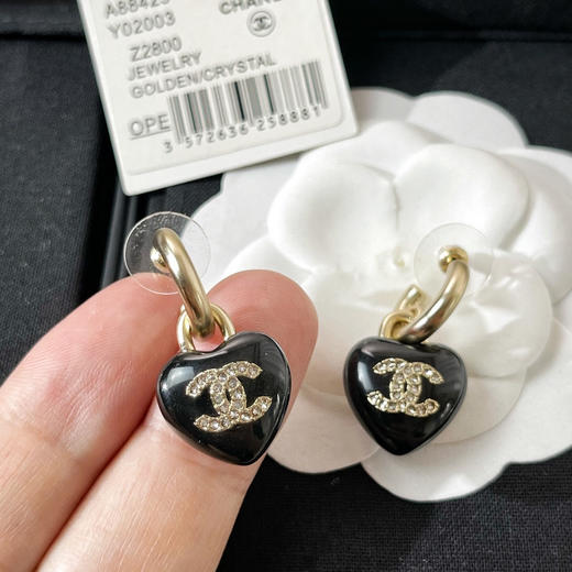 CHANEL香奈儿双c黑色桃心耳钉耳环 商品图7