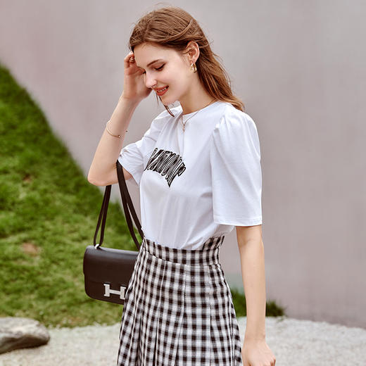 欧芮儿白色圆领t恤女2021新款灯笼袖时尚贴布绣字母休闲上衣 商品图2