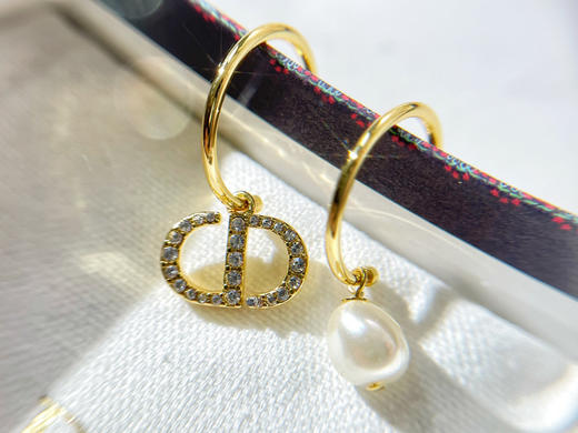 DIOR迪奥CD珍珠耳钉耳环 商品图3