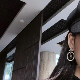 CHANEL香奈儿金色圆形双c珍珠 5号香水瓶 耳钉耳环
